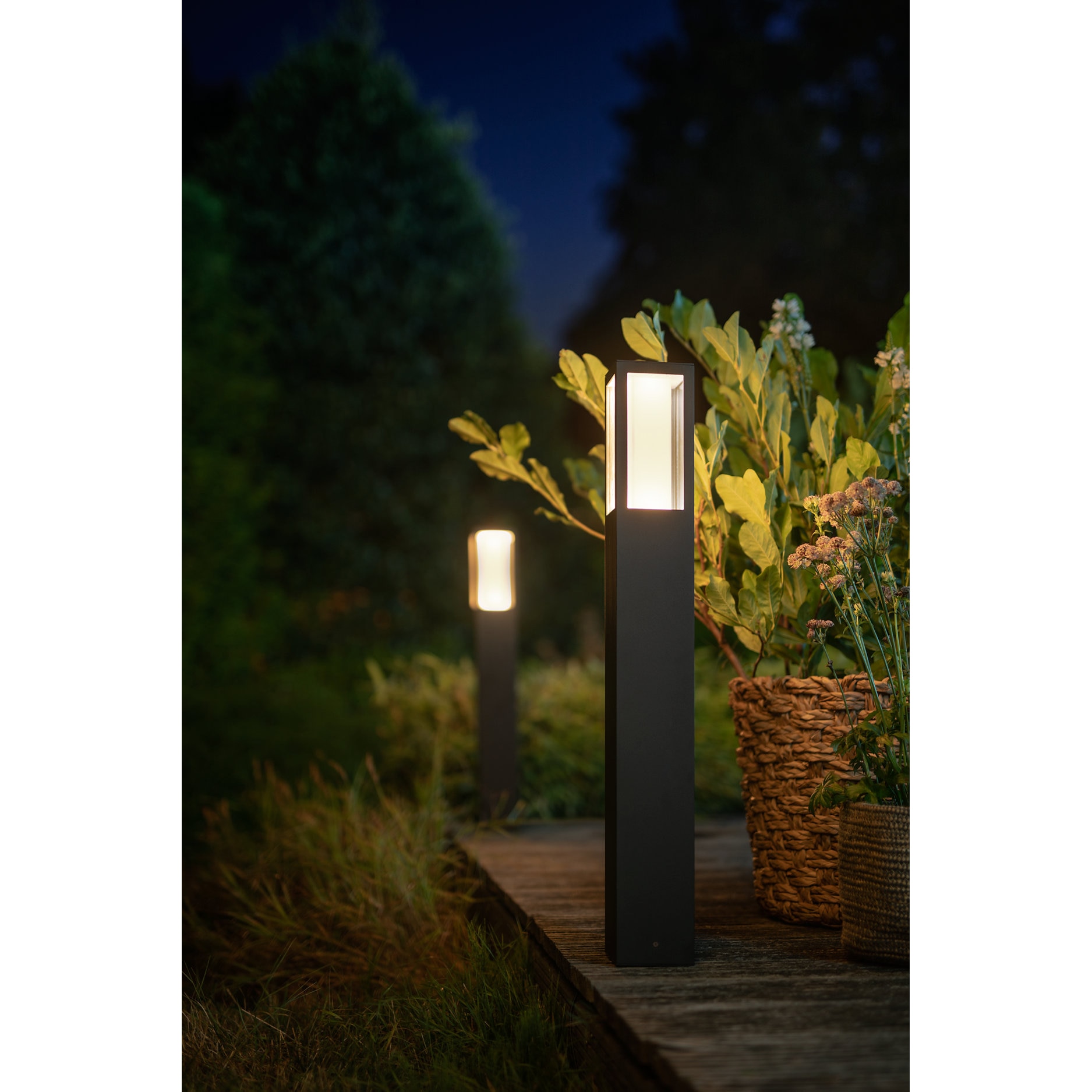 Fotografie Stalp iluminat exterior LED RGBW integrat Philips Impress HUE, control inteligent cu Hue Bridge, 2x8W, 1200 lm, lumina alba/color, IP44, 77 cm, metal/sticla, Negru, clasa energetica G